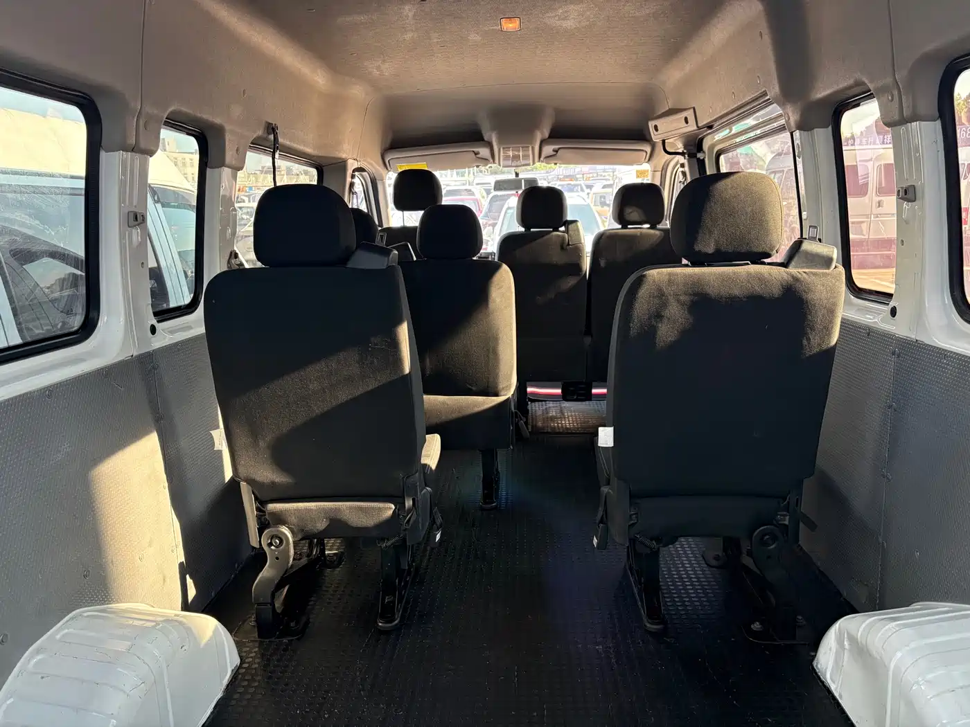 SAIC Maxus Xintu V80 2023 2.0T Manual Classic Aoyun Long Wheelbase Medium Roof 6/7/8/9 Seats фото 7