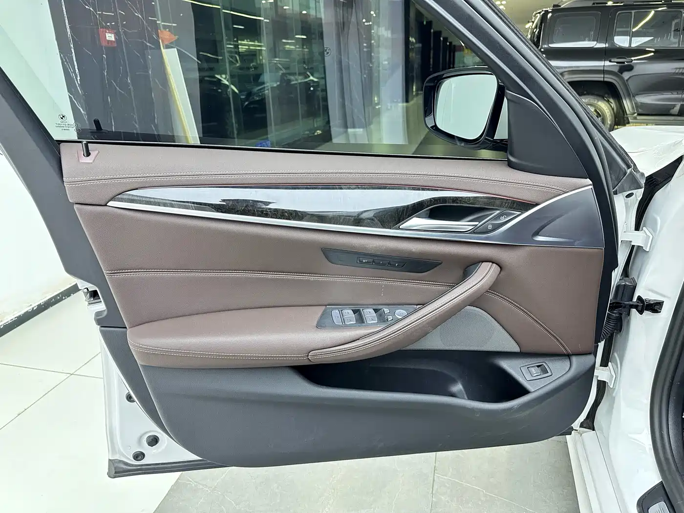 BMW 5 Series 2022 Model Second Facelift 525Li M Sport Package фото 8