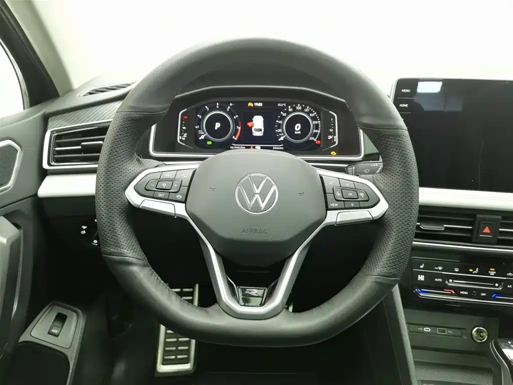 Volkswagen Tiguan L 2024 Outstanding 330TSI Auto 2WD R-Line Dragon Glory Edition фото 11