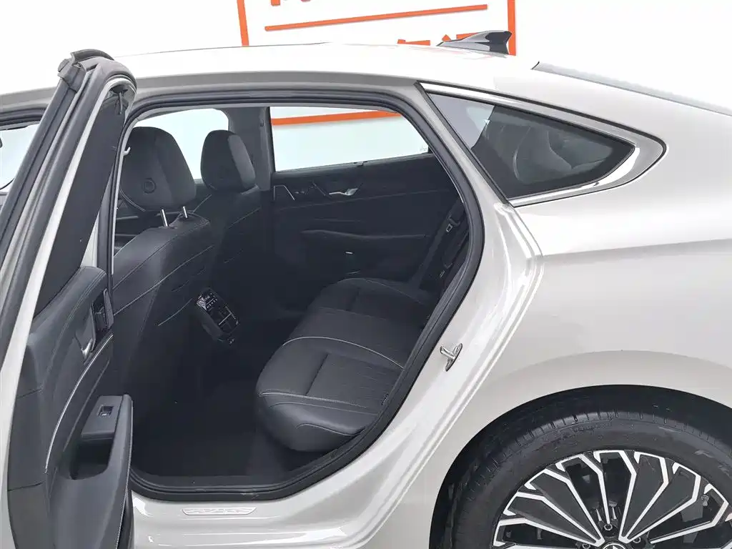 Volkswagen Passat 2025 Pro 380TSI Dragon Prestige Edition фото 15