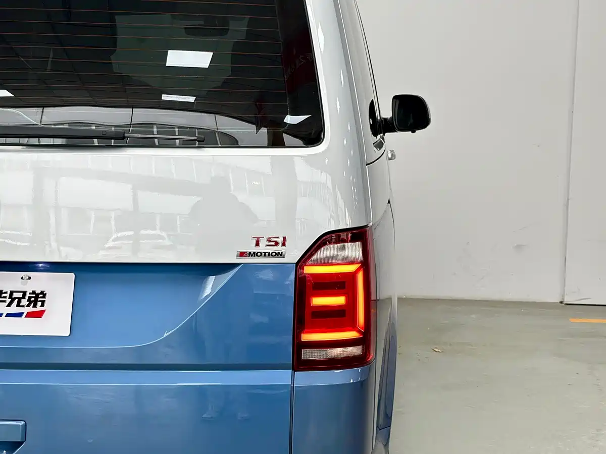 Volkswagen Multivan 2018 2.0TSI 4WD Leisure Edition 7-Seater фото 15