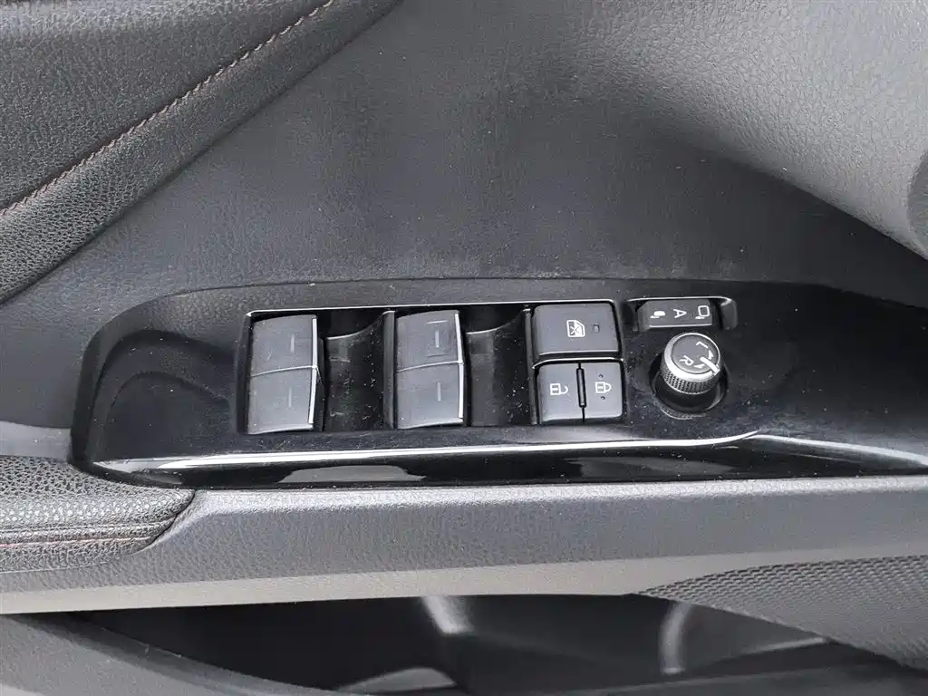 Toyota Camry 2023 2.5G Luxury Edition фото 9