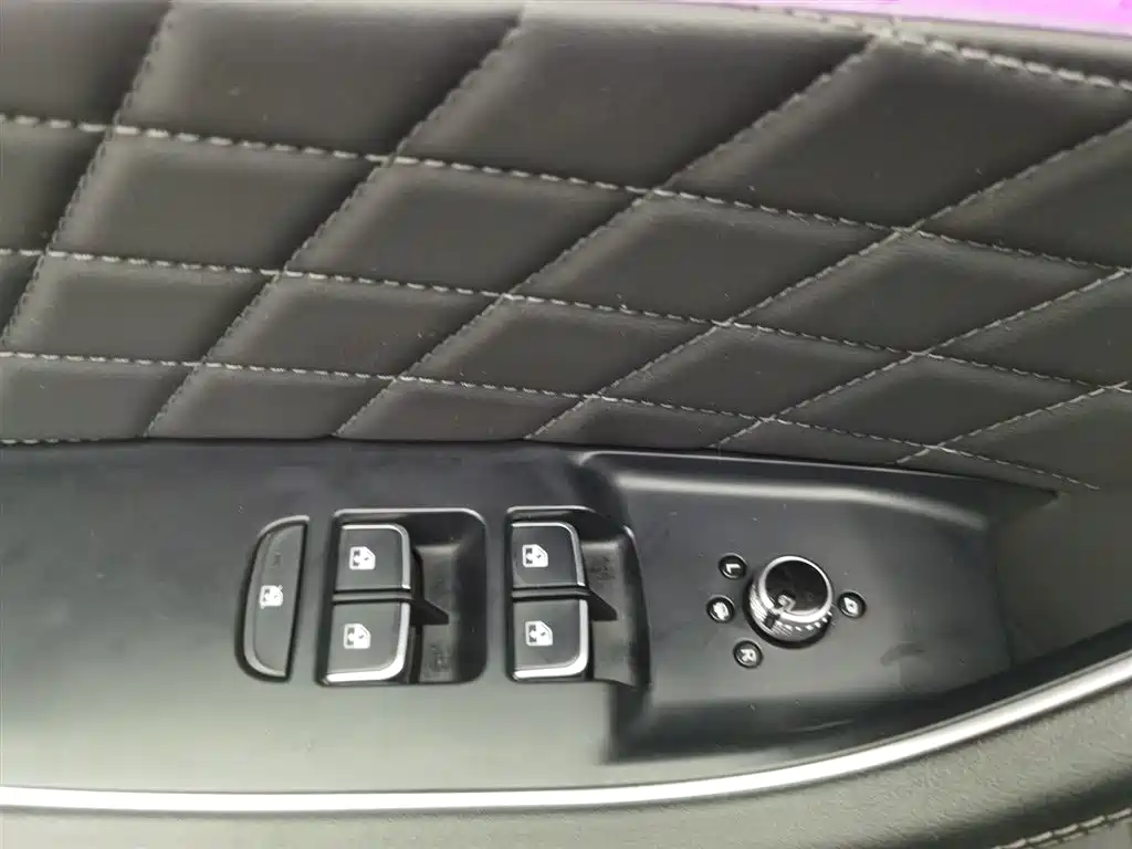 Hongqi HS5 2019 2.0T Smart Connect Enjoy Edition фото 9