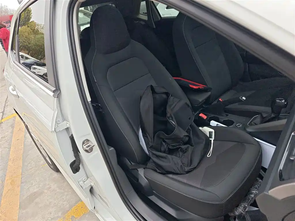 Volkswagen Polo 2019 Plus 1.5L Automatic Panorama Enjoyment Edition фото 20