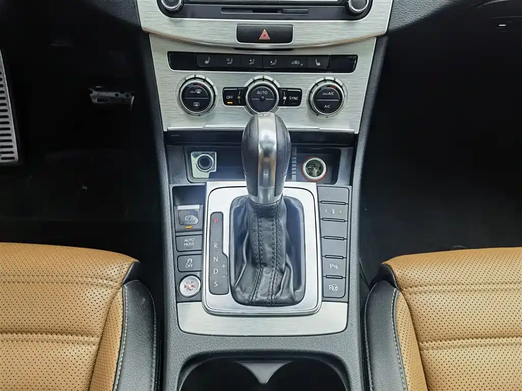 Volkswagen FAW-Volkswagen CC 2013 2.0TSI Ultimate фото 13