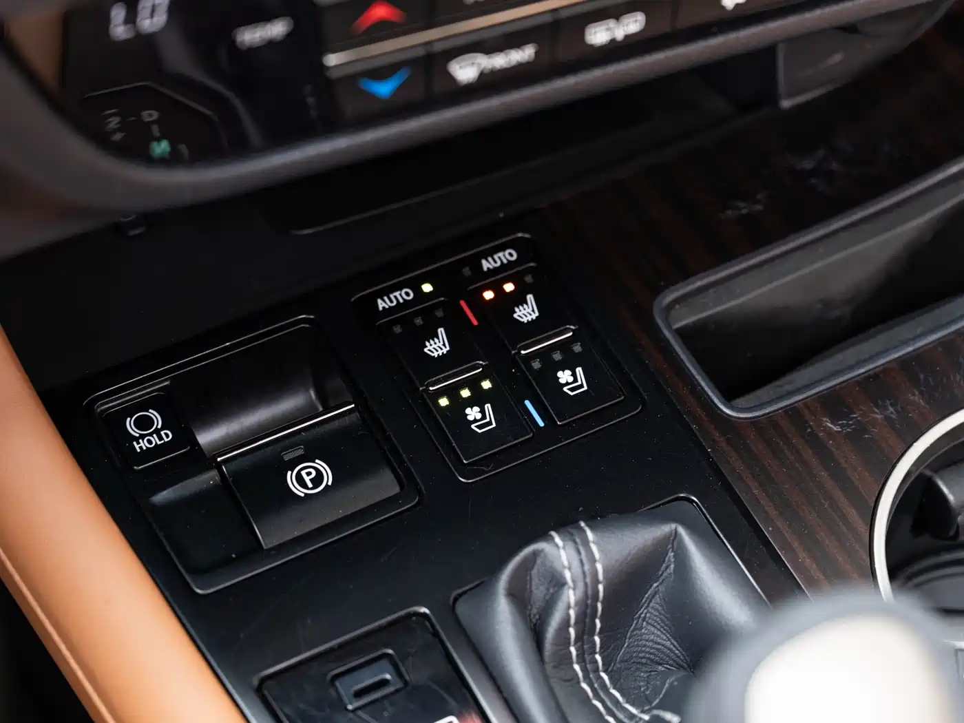 Photo 18 - Lexus RX