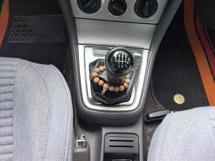 Volkswagen Lavida 2013 1.6L Manual Comfort Edition фото 16