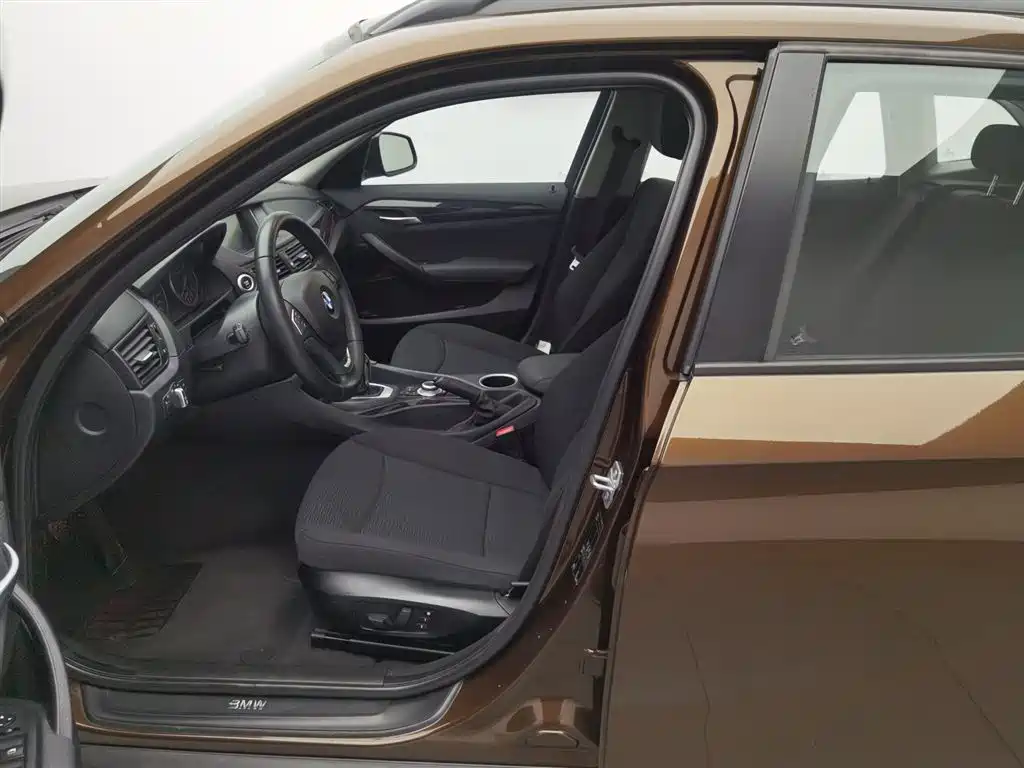 BMW X1 2015 Model sDrive18i Fashion Advanced Edition фото 10