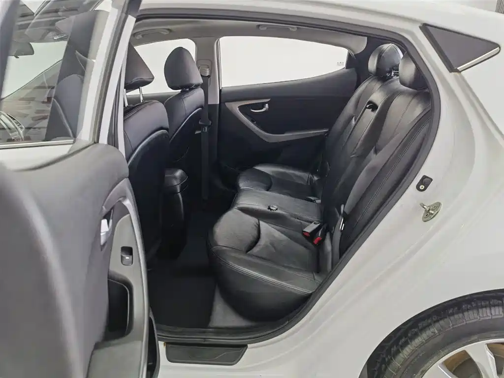 Hyundai Langdong 2016 1.6L Manual Premium Edition фото 15