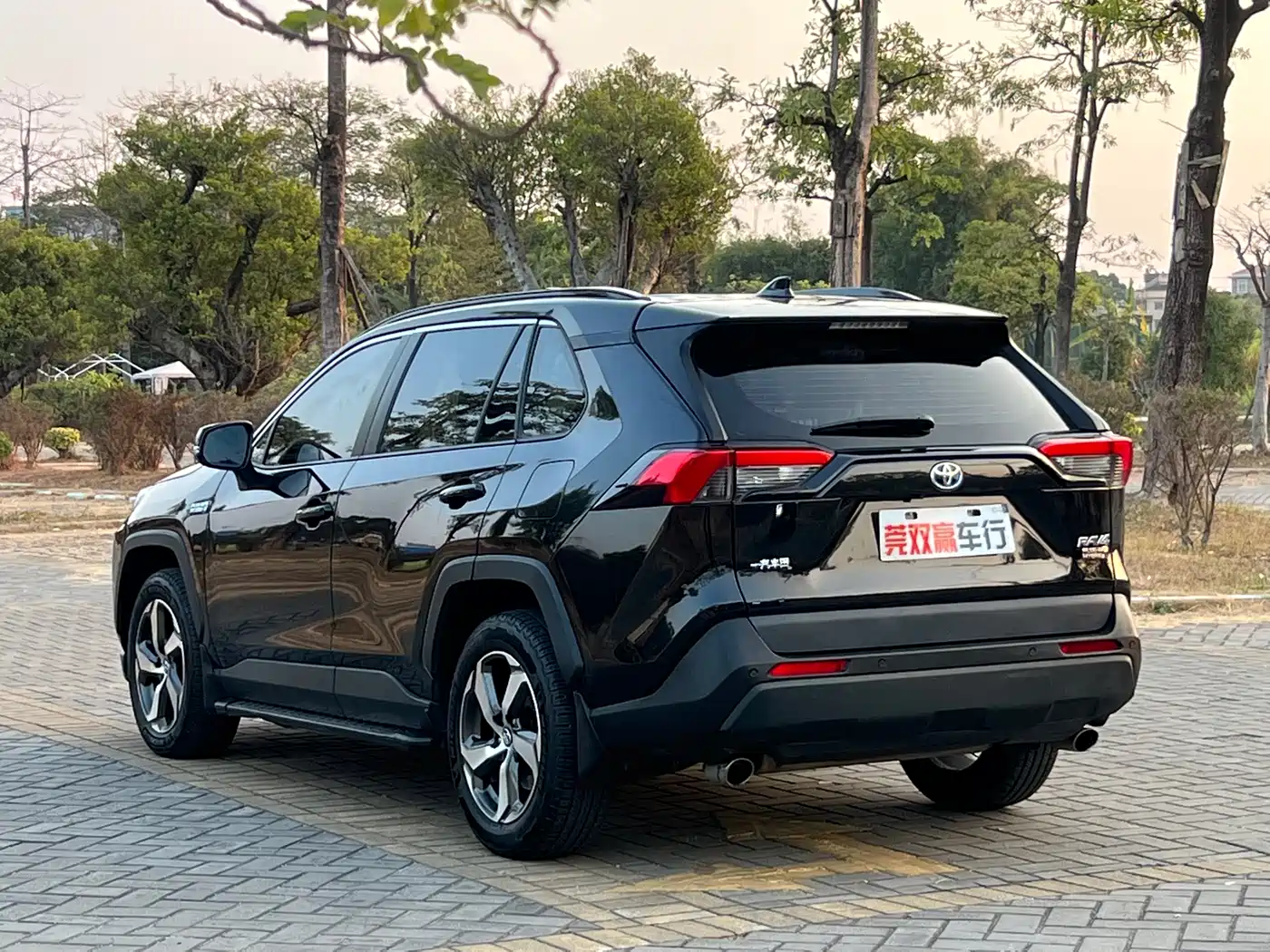 Toyota RAV4 Rongfang Dual Engine E+ 2022 2.5L 2WD Elite Pro фото 5