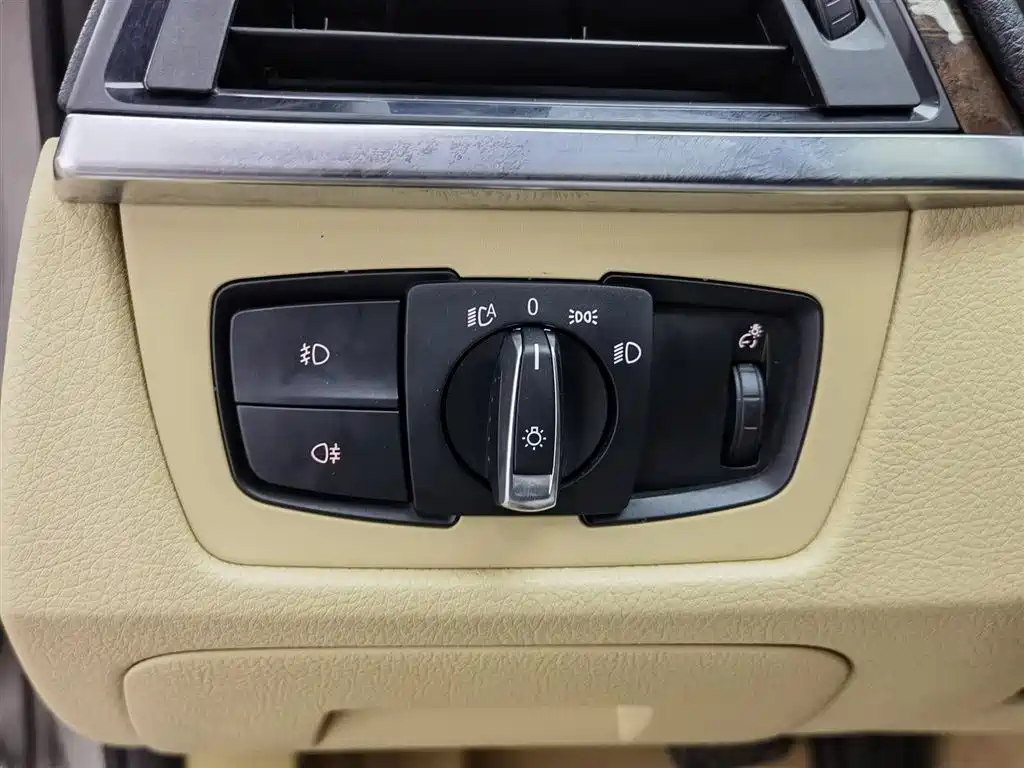 BMW 3 Series 2014 328Li Luxury Design Package фото 21