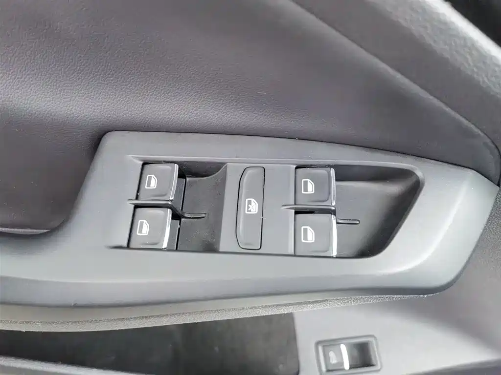 Volkswagen Sagitar 2018 280TSI DSG Luxury фото 9