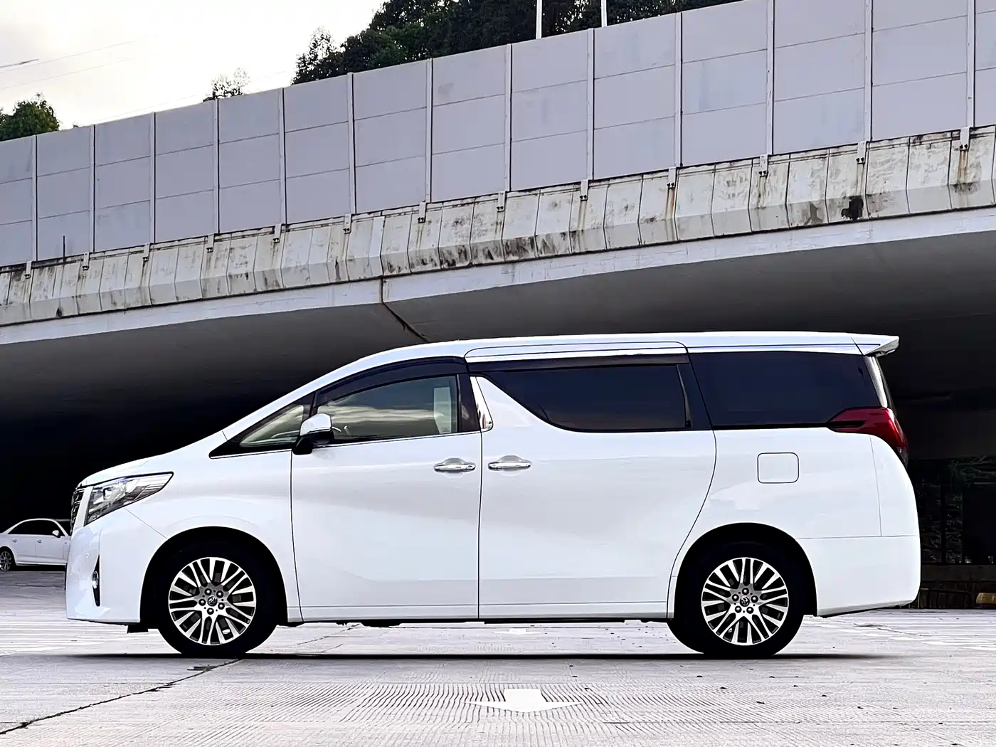 Toyota Alphard 2015 3.5L Luxury Edition фото 7