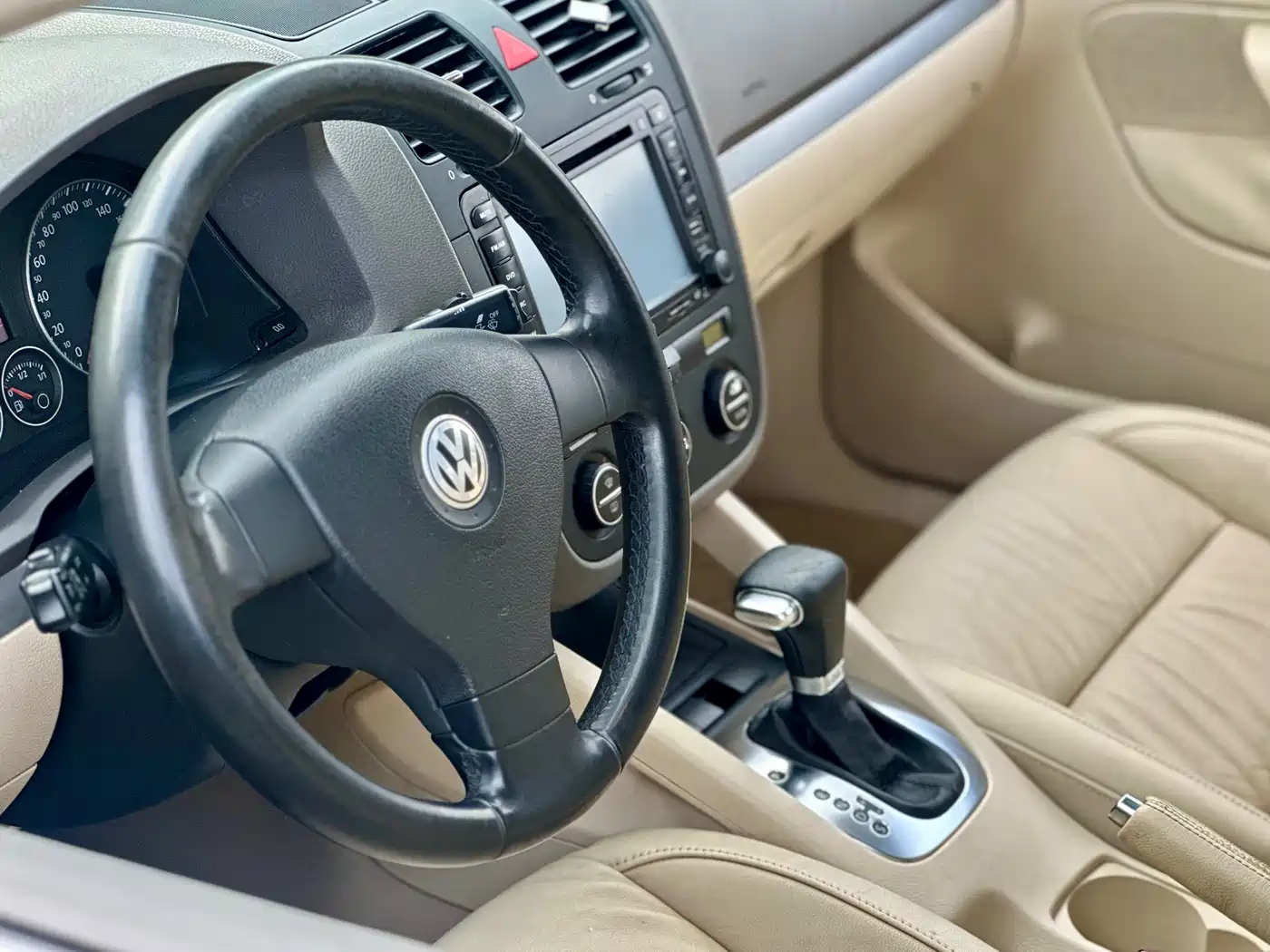 Volkswagen Sagitar 2010 1.4TSI Automatic Luxury фото 18