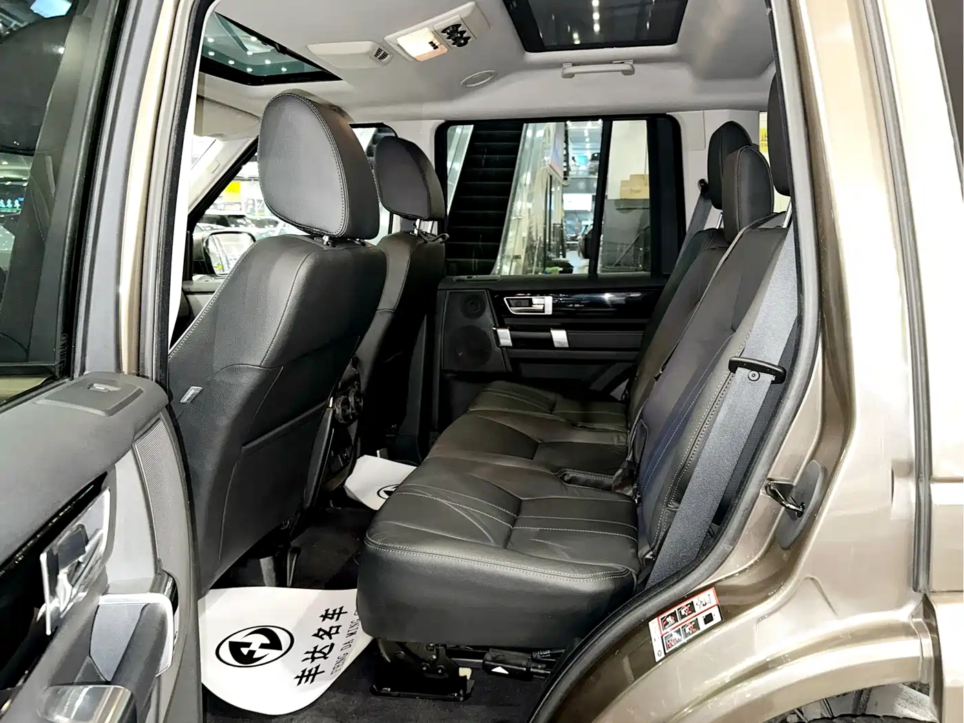 Land Rover Discovery 2011 4.0 V6 HSE фото 7