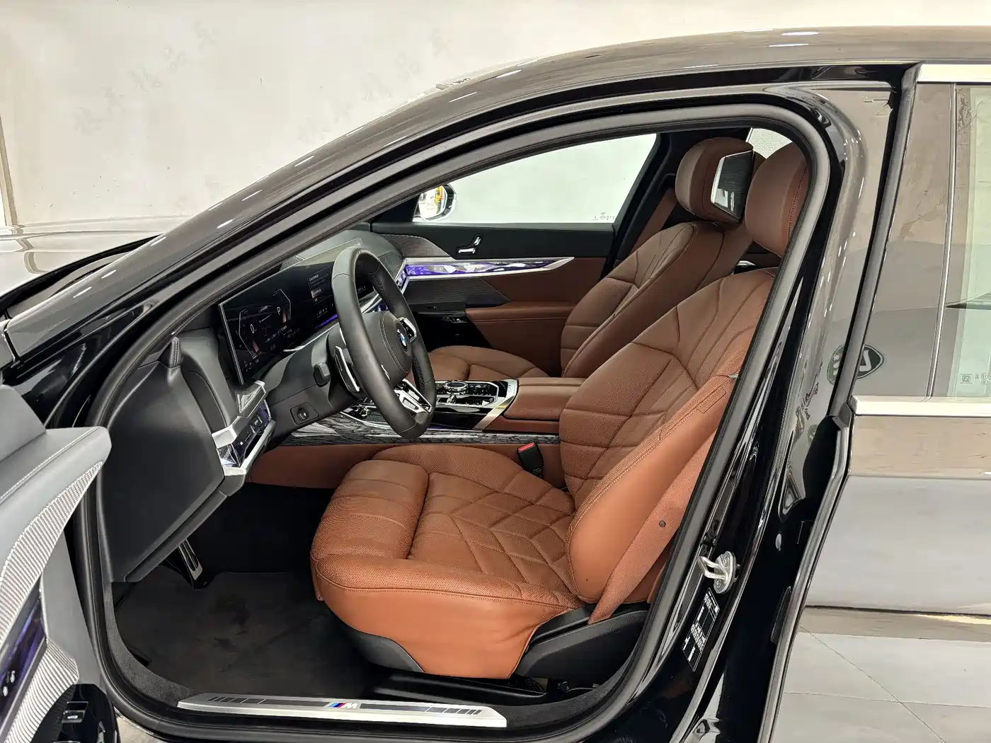 BMW 7 Series 2023 740Li Exclusive M Sport Package фото 12