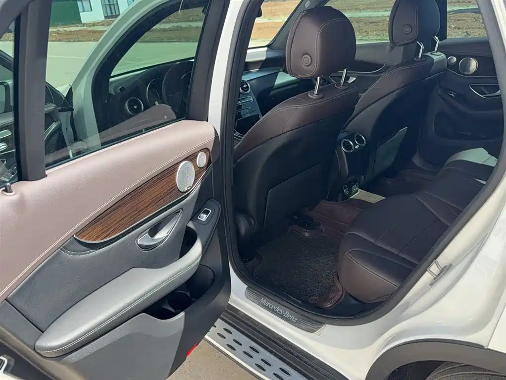 Mercedes-Benz GLC 2019 Facelift GLC 260 L 4MATIC Luxury фото 15