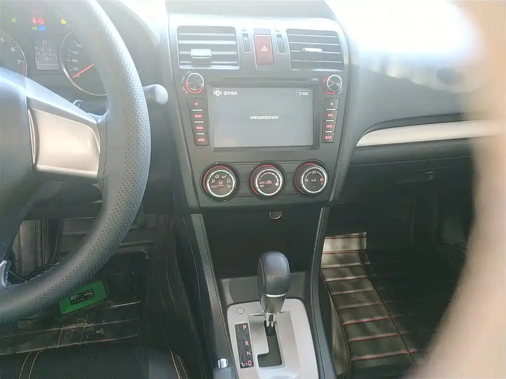 Subaru XV 2014 2.0i Comfort фото 13