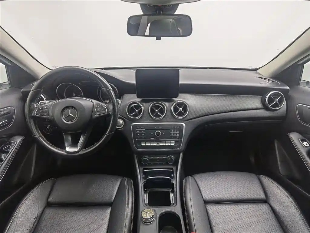 Mercedes-Benz GLA 2017 GLA 200 Dynamic фото 5