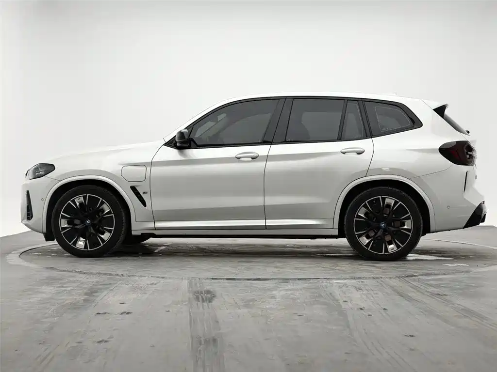 BMW iX3 2022 Innovation Leader фото 6