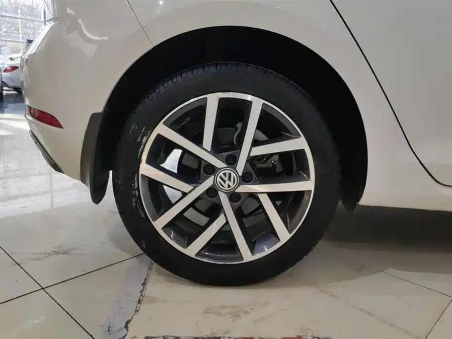 Volkswagen Golf 2020 200TSI DSG Comfort Progressive Edition фото 6