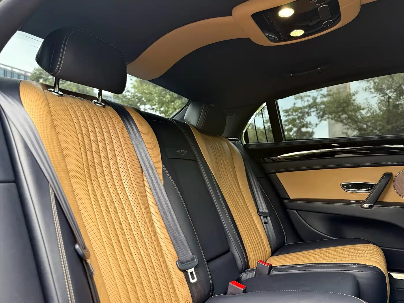 Фото 17 - Bentley Flying Spur