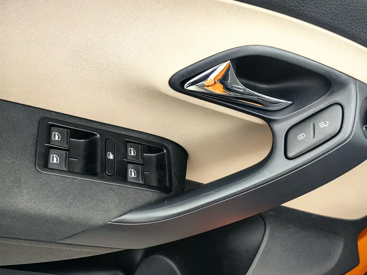 Volkswagen Polo 2014 1.6L Cross Polo Automatic фото 17