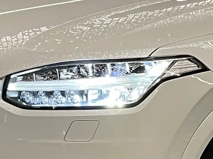 Фото 17 - Volvo XC90