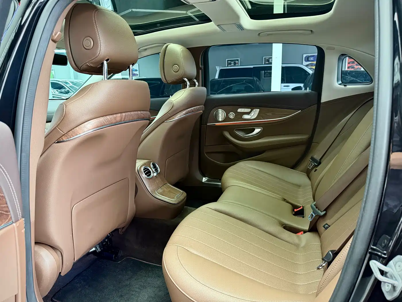 Mercedes-Benz E-Class 2023 E 300 L Luxury фото 11