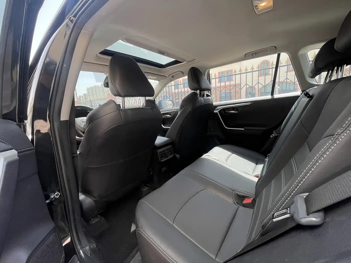 Toyota Wildlander 2021 2.0L CVT 2WD Luxury Edition фото 5