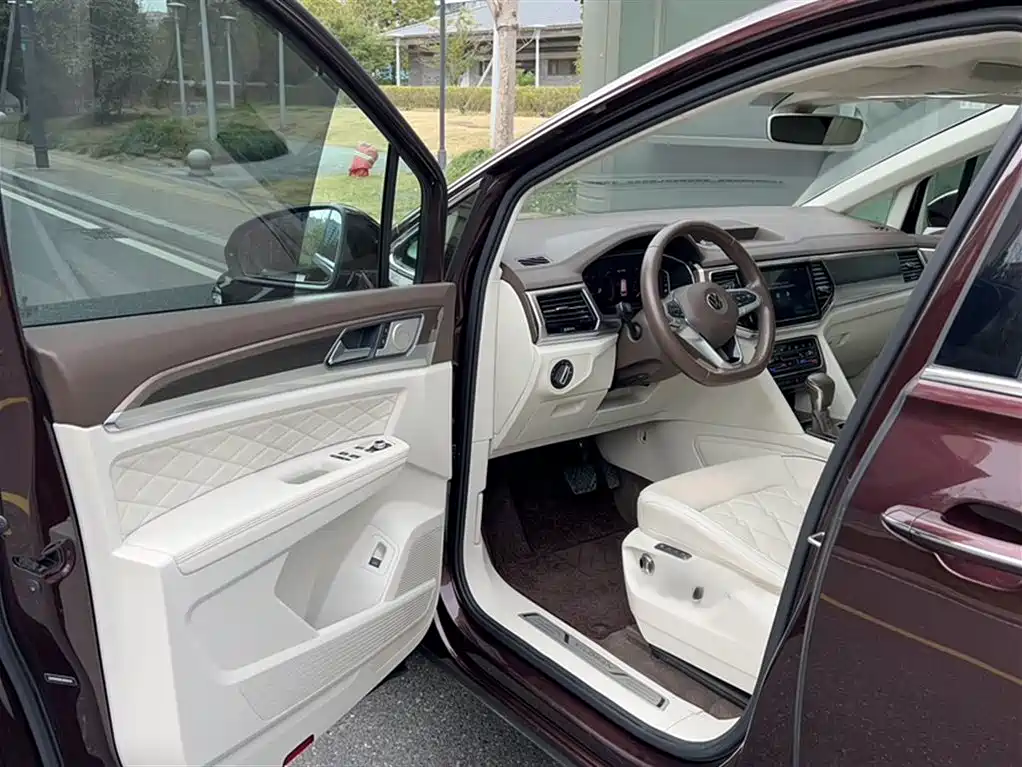 Volkswagen Viloran 2020 380TSI Premium фото 12