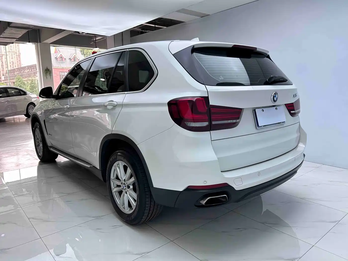 BMW X5 (Import) 2017 xDrive35i Leading Edition фото 5