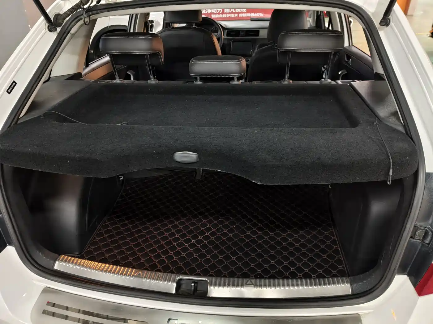 Škoda Skoda Rapid Spaceback 2016 Facelift 1.6L Automatic Innovation Edition фото 15