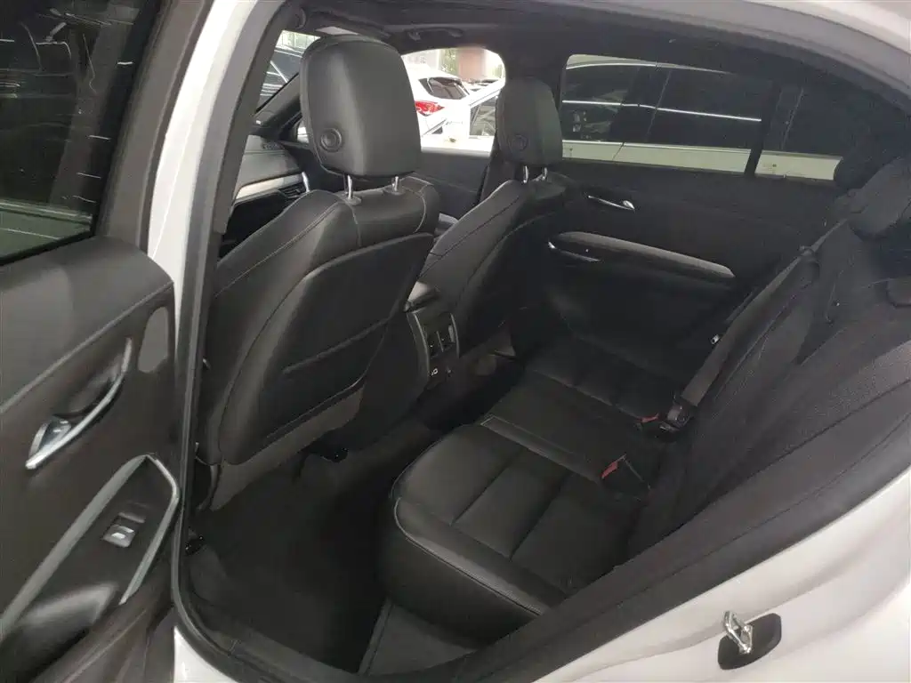 Cadillac XT4 2018 28T FWD Leading Edition фото 17
