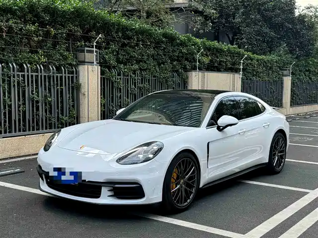 PORSCHE PANAMERA