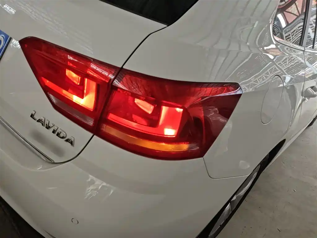Volkswagen Lavida Tour 2017 180TSI DSG Comfort Edition фото 8