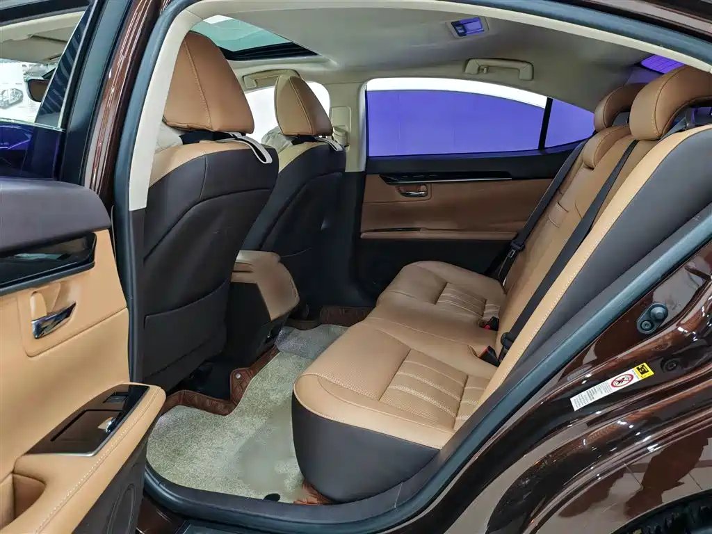 Lexus ES 2015 200 Elite Edition фото 14