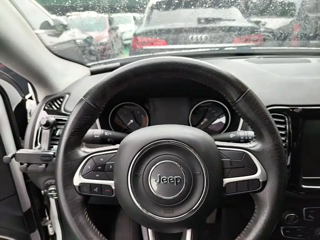 Фото 9 - Jeep Compass
