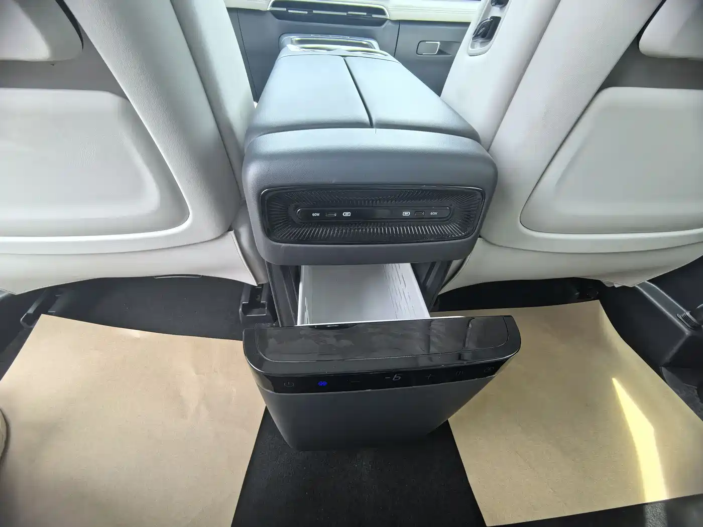 Voyah Auto Voyah Dreamer 2025 PHEV AWD Flagship Qian Kun Edition фото 16