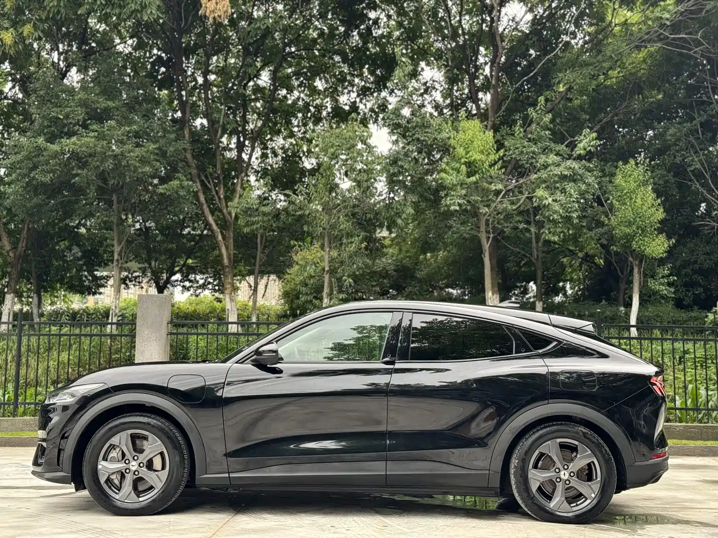 Ford Mustang Mach-E 2021 Leap World RWD (Standard Range) фото 4