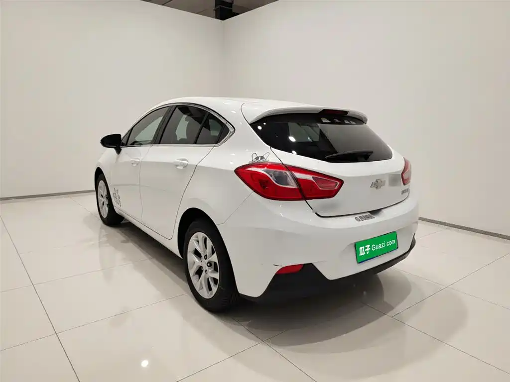 Chevrolet Cruze 2017 1.5L Hatchback Auto Pioneer Sunroof фото 5