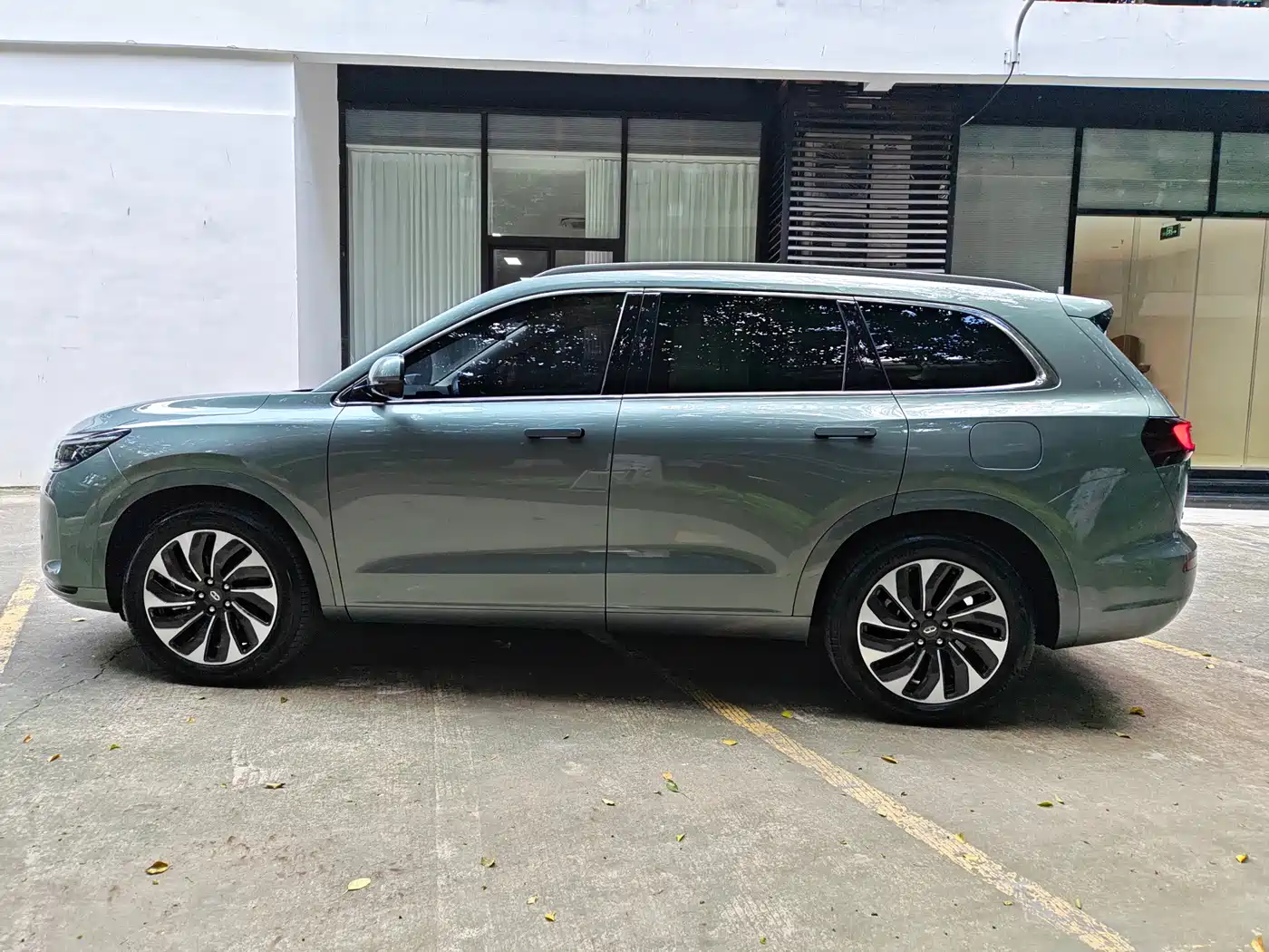 AITO Wenjie AITO M7 2022 1.5T RWD Comfort Edition фото 7