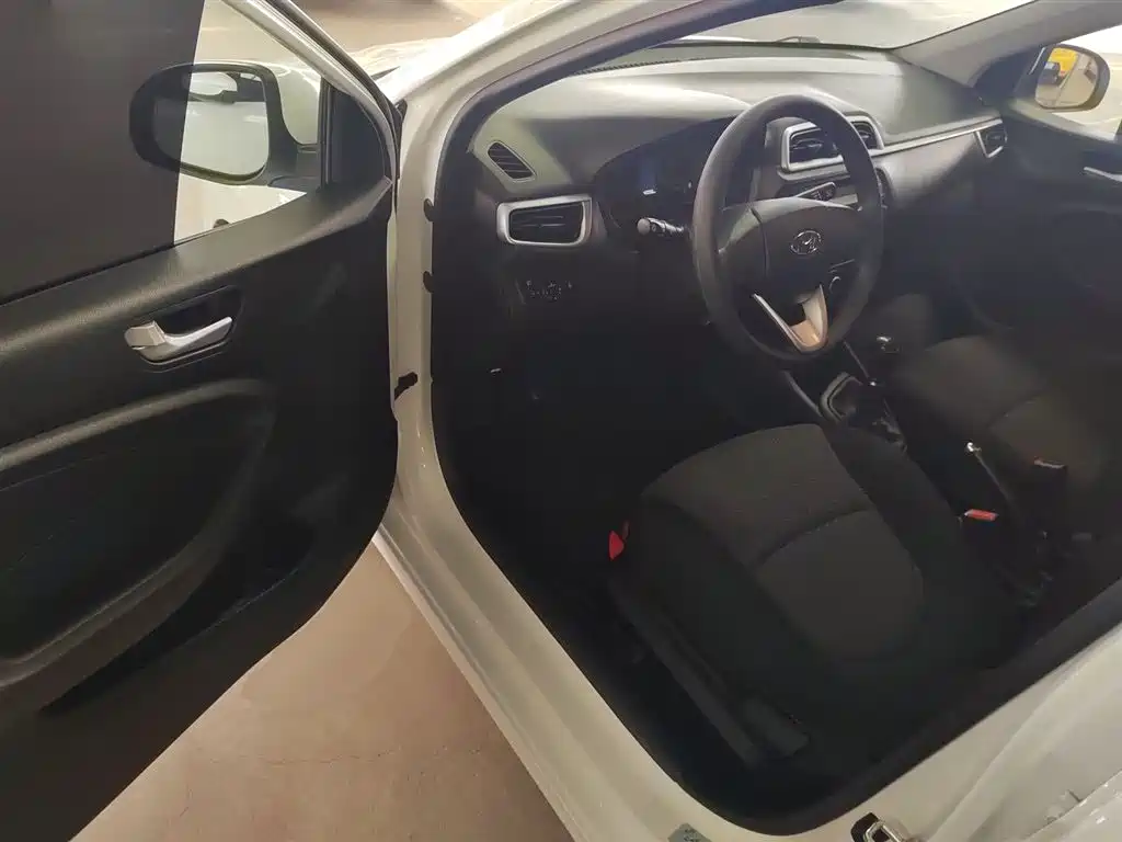 Hyundai Verna 2020 1.4L Manual GL Renewal Edition фото 16