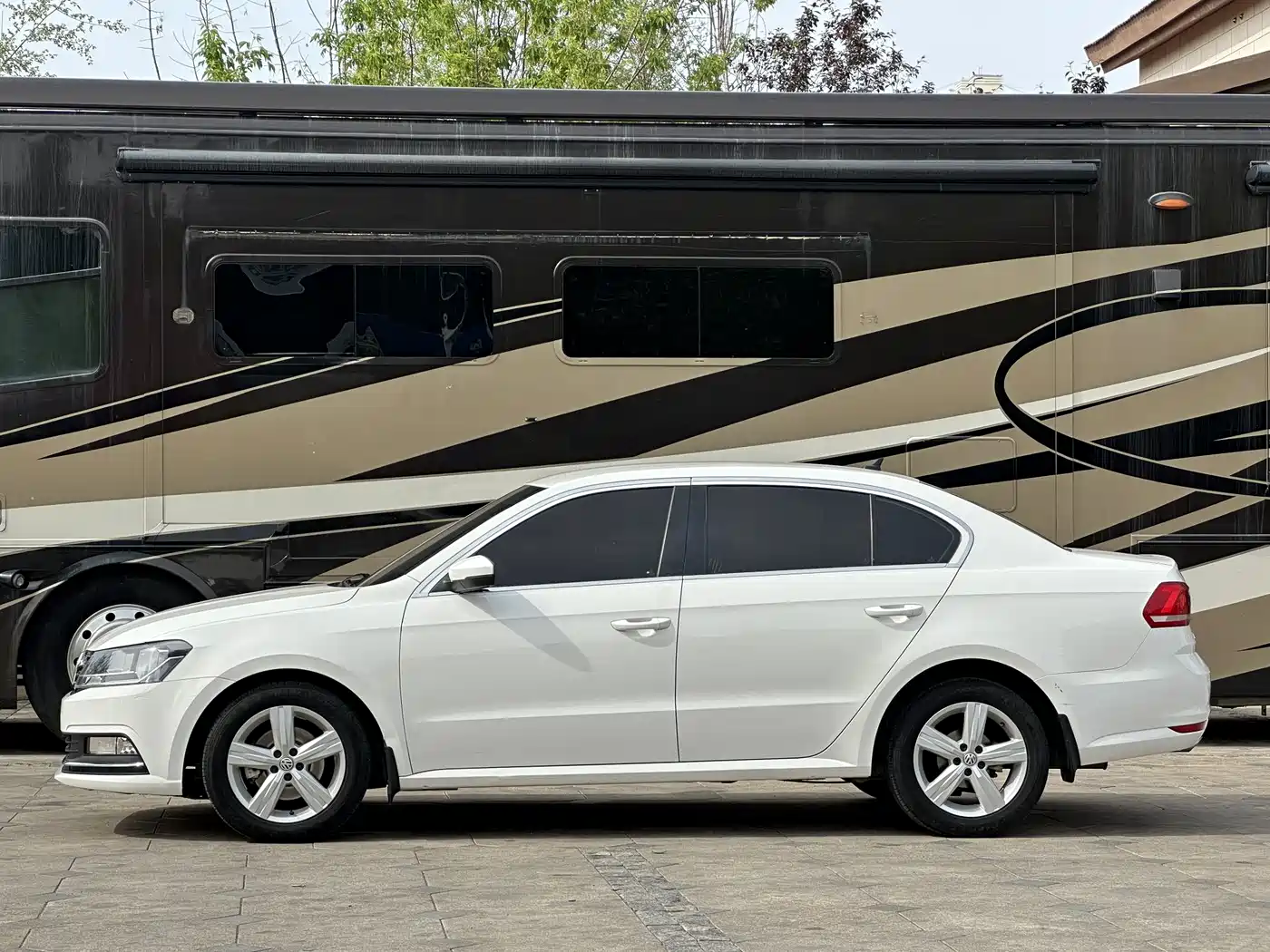 Volkswagen Lavida 2017 1.6L Automatic Trend Edition фото 6
