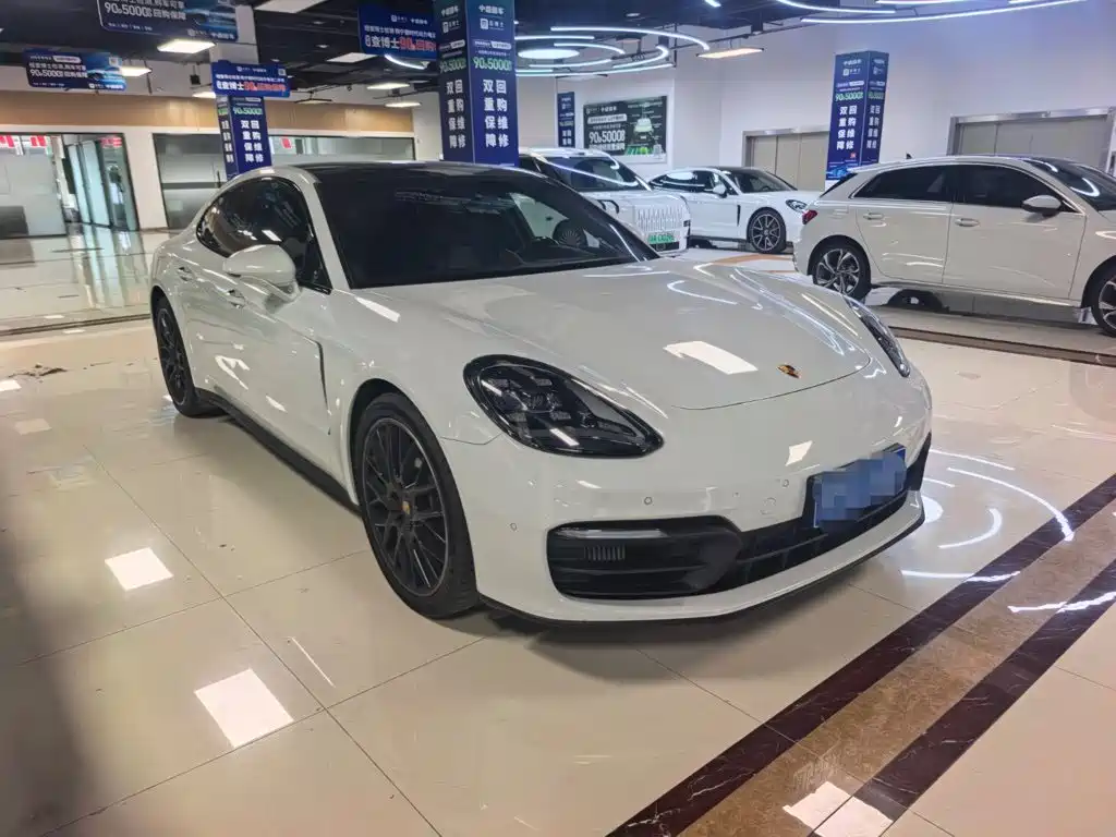 Фото 2 - Porsche Panamera