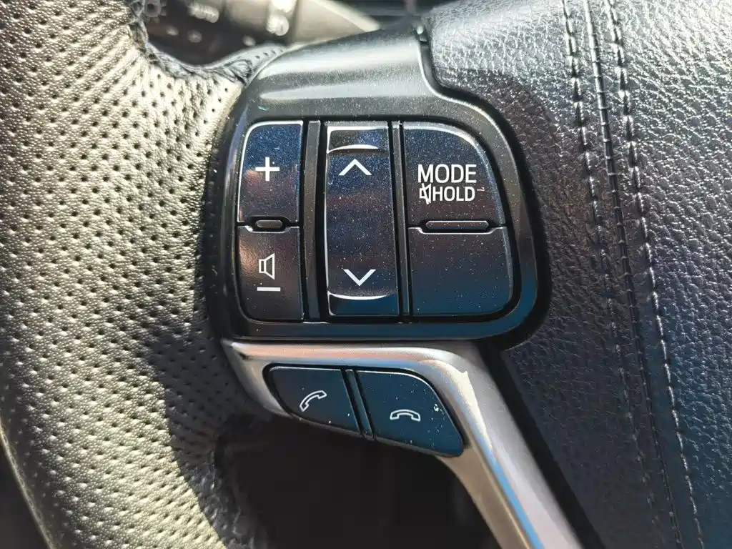 Photo 22 - Toyota Highlander