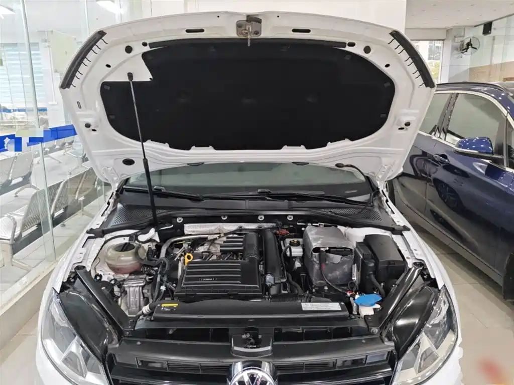 Volkswagen Golf 2016 230TSI Automatic Luxury фото 16
