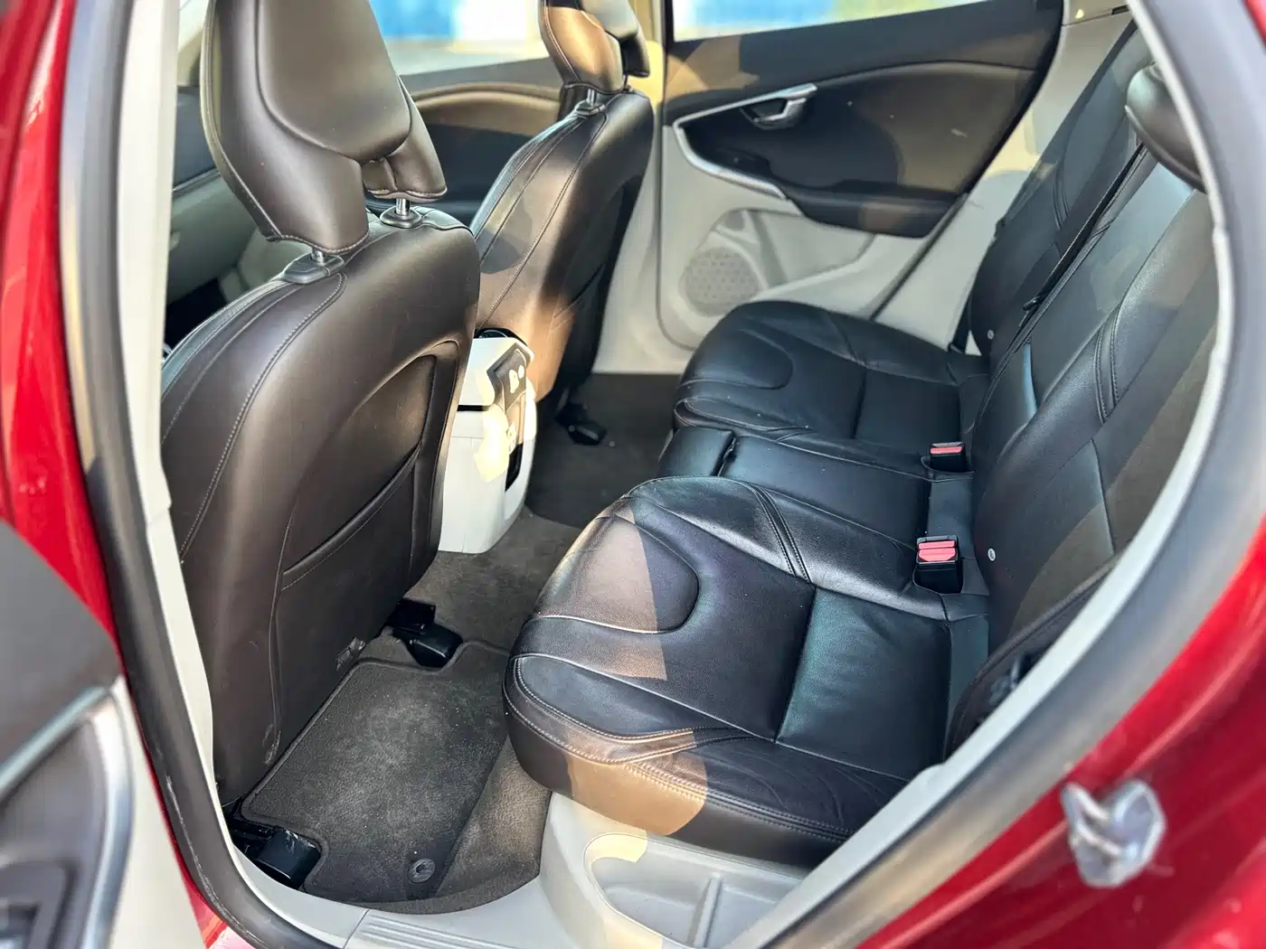 Фото 28 - Volvo V40