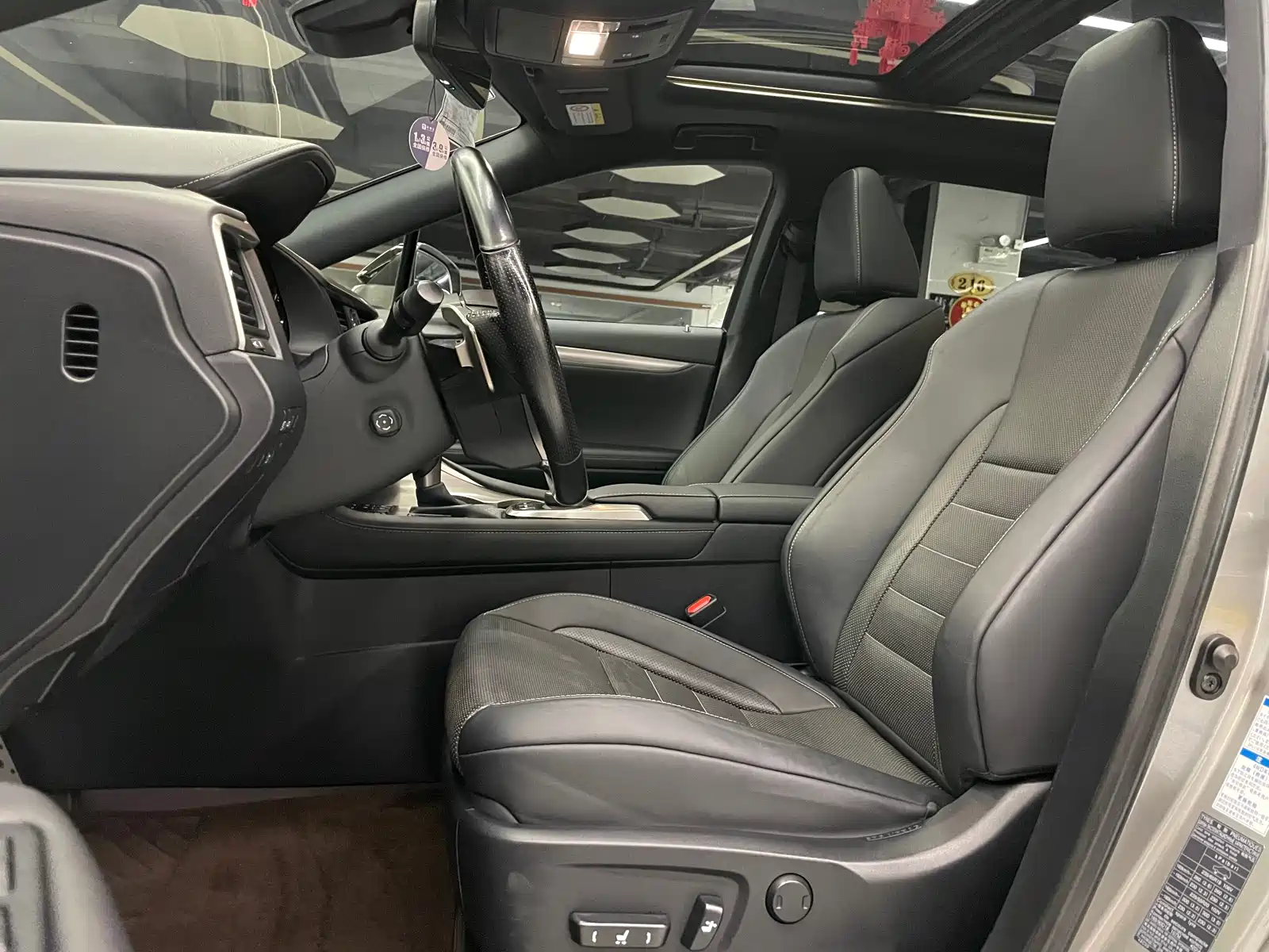 Фото 18 - Lexus RX