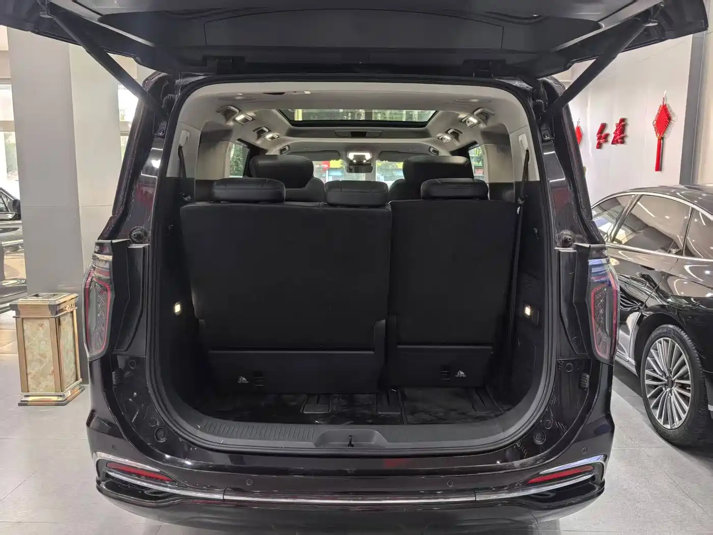 Hongqi HQ9 PHEV 2024 Model 2.0T AWD Business Edition фото 13